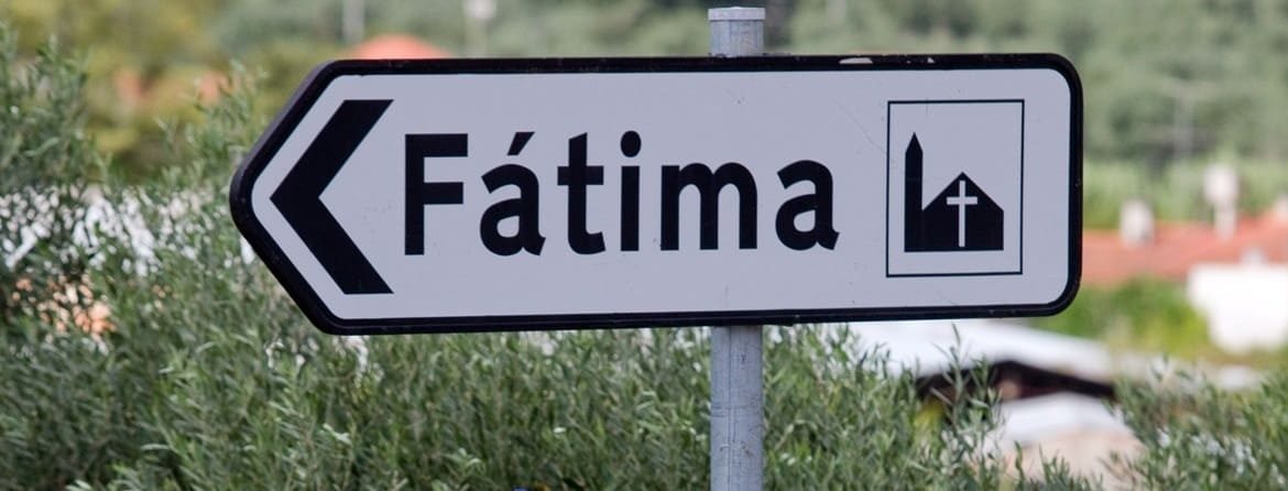 Directional road sign to Fátima